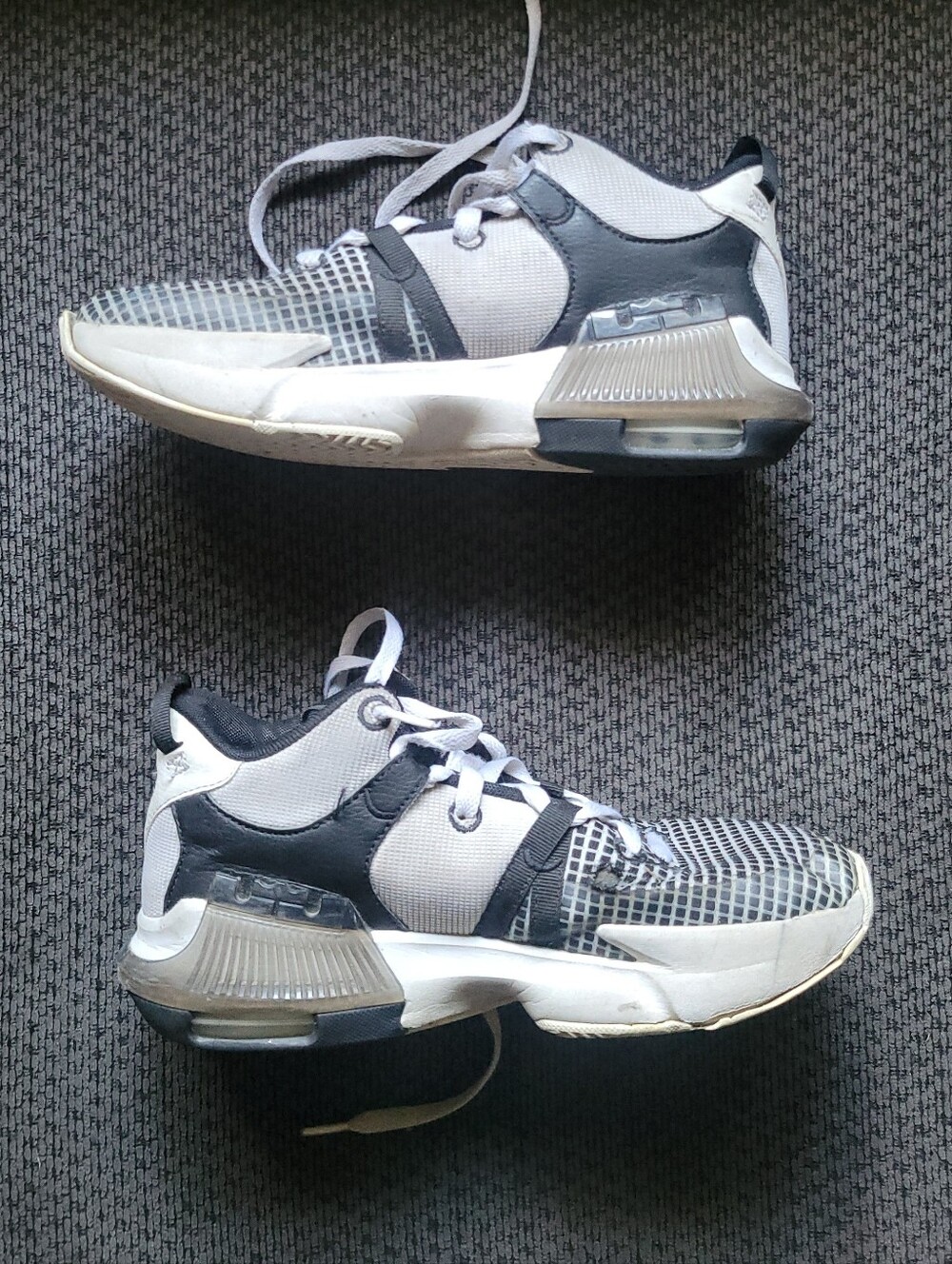 Nike LeBron Witness 7 GS 'White Black' Size 6 Youth